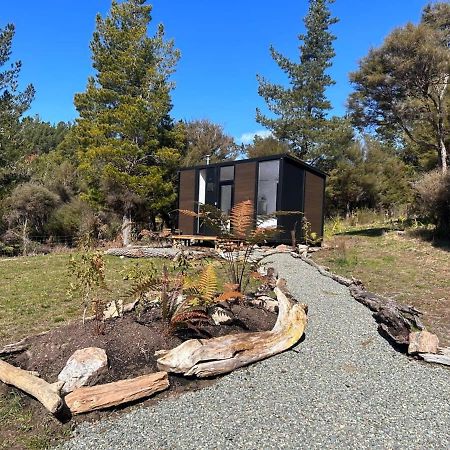 Ruru Tiny House By Tiny Away Rangihaeata Exterior foto
