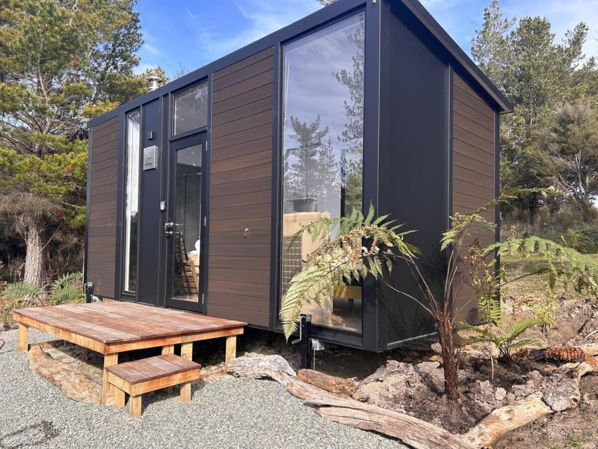 Ruru Tiny House By Tiny Away Rangihaeata Exterior foto