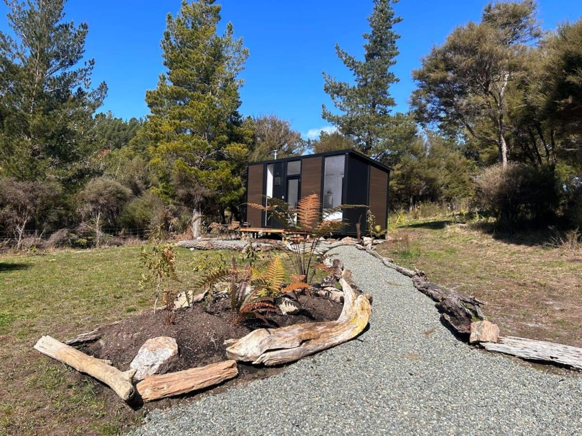 Ruru Tiny House By Tiny Away Rangihaeata Exterior foto